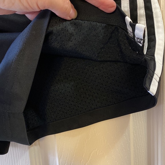 Adidas Shorts SZ Small - Picture 4 of 4